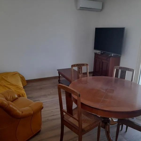 Location 2 à 4 personnes, hotel en Berre-lʼÉtang