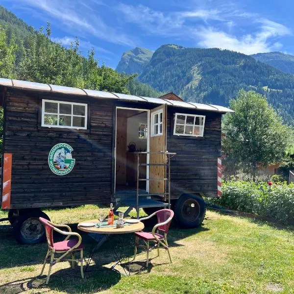 Schlosswirts Wohnmobilstellplatz, Schäferwagen und Bauwagen Großglockner Hochalpenstrasse, hotel in Döllach