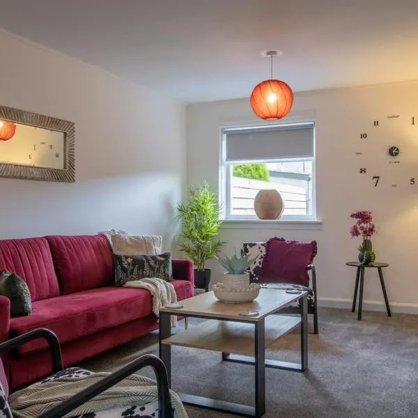 3 Bedroom house in Cumbernauld with walk in shower, hotel en Cumbernauld