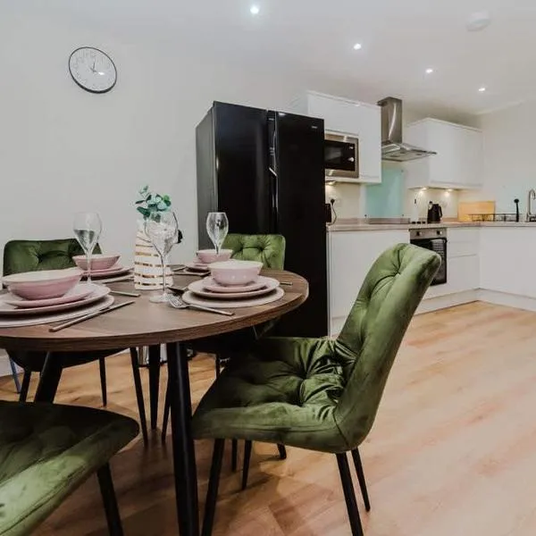 The Auld School 2-Bed Coastal Flat, Gardenstown, hotel v mestu Gardenstown