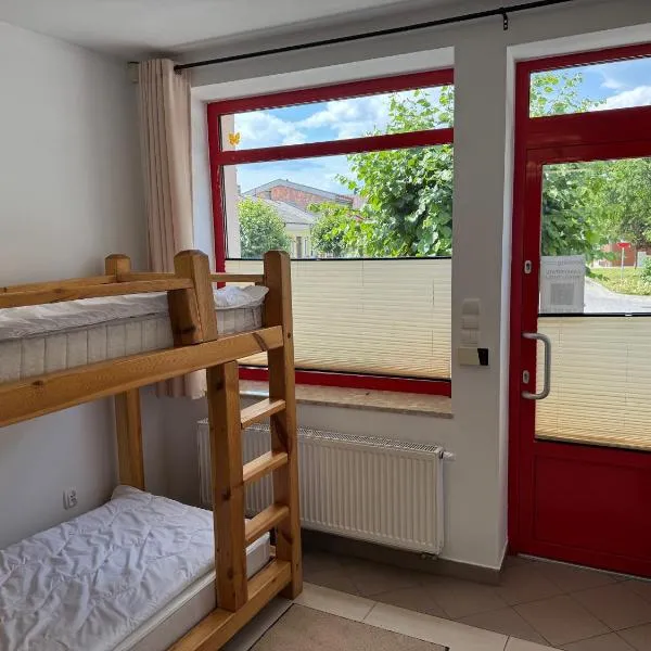 Nocleg krótkoterminowy w centrum Rakowa dla 4 osób, hôtel à Raków