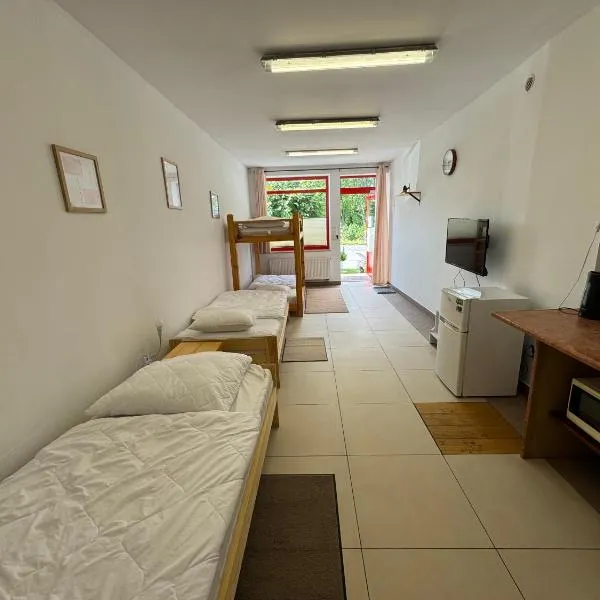 Nocleg krótkoterminowy w centrum Rakowa dla 4 osób, hotel en Raków