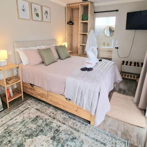 Ocean Whisper Cottage, Sunset, Sizzle and Rest, מלון בווילדרנס