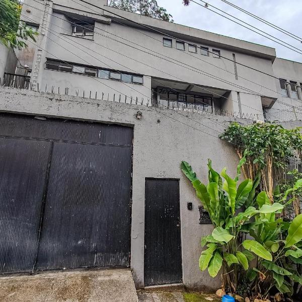 Mansão Cosme Velho: Piscina, Espaç oe Conforto