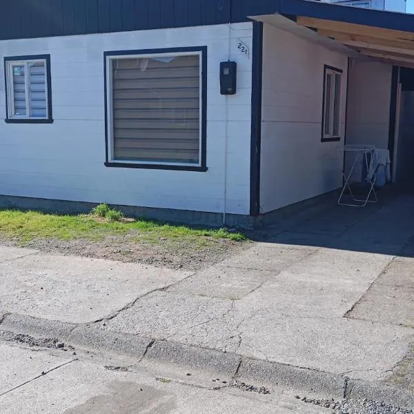 Casa a 5 minutos del balneario, hotel in Frutillar
