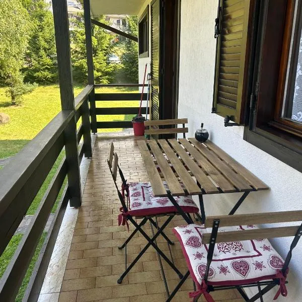 Casa Nico vicino a Cavalese con terrazzo ideale per 2-3 ospiti, hotell sihtkohas Carano