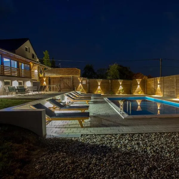 Natura Lux Holiday House with Pool and Jacuzzi, Hotel in Veliko Trojstvo