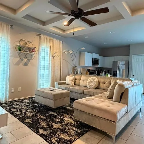 Gorgeous, Brand New 3 Bedrooms Home- Near Lackland AFB & SeaWorld, hotel i San Antonio