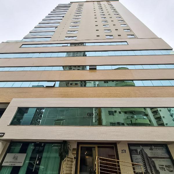 Apartamento 3 Suites Churrasqueira 2 vagas Meia Praia