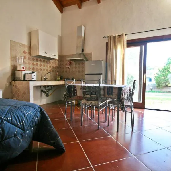 La Scola di Pirazzolu Retreat، فندق في Stazione Caldosa
