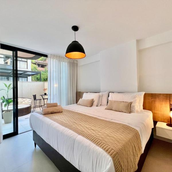 Studio completo - Cama king - Varanda - Ótima localização