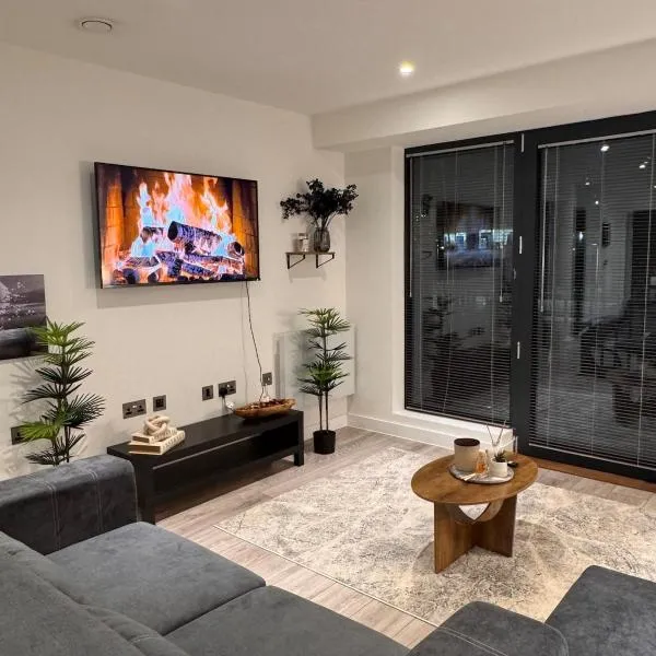 Modern Retreat - Near Elizabeth Line & Heathrow, hotel a Slough