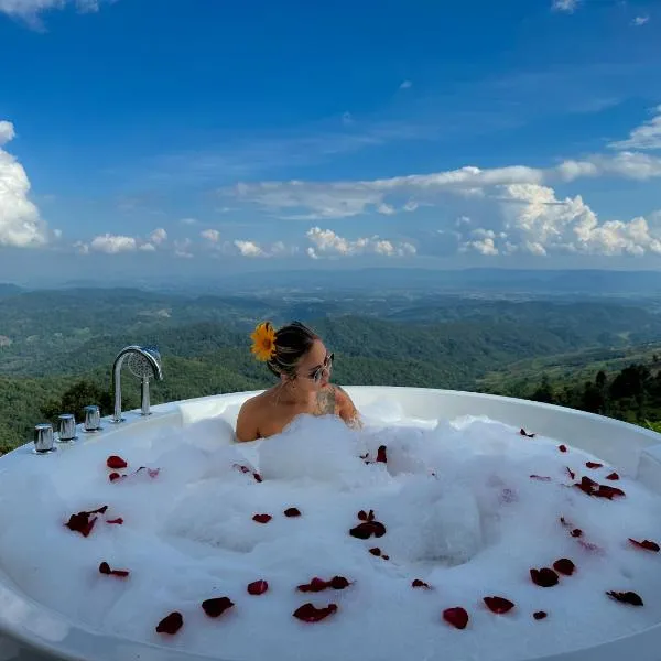 Above The Clouds - Chiang Rai, hotel u gradu 'Ban Ri So'