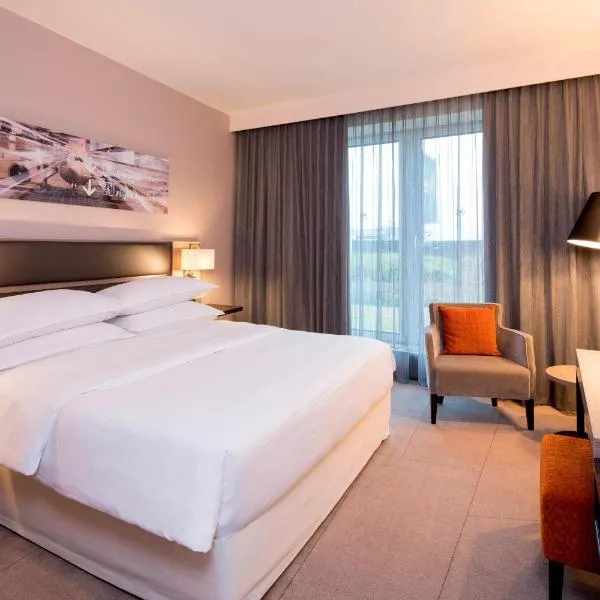 Sheraton Duesseldorf Airport Hotel, hotel v mestu Düsseldorf