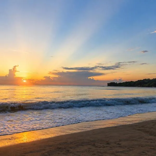 The Six Beach Chalets, hotelli Arugamissa