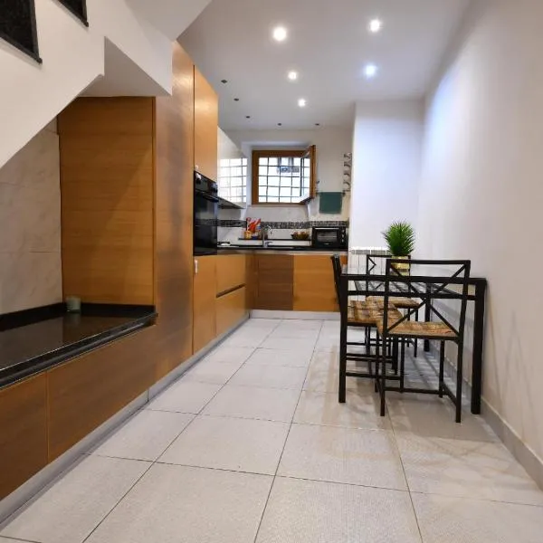 La Casa nel Borgo, a 20 minuti da Roma, relax e comfort con tutte le dotazioni, WiFi free – hotel w mieście Monterotondo