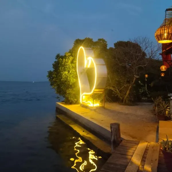 cascade island، فندق في كولام