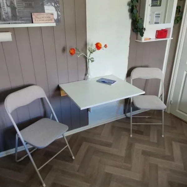 Øya husrom nær E6,dobbeltrom, gratis parkering, hotel a Sarpsborg