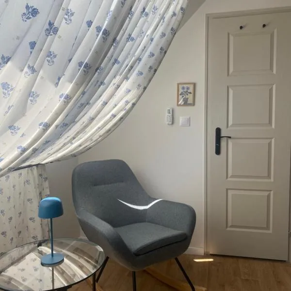 Hello Apartman, готель у місті Будоирш