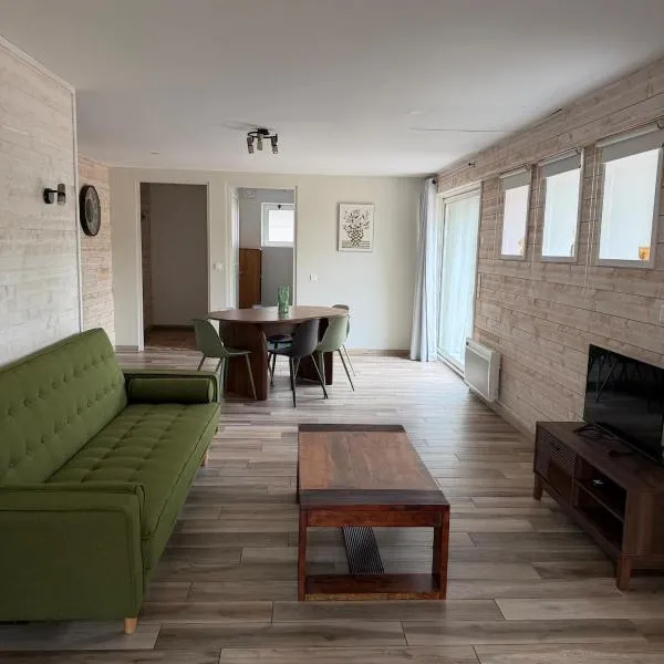 Rez de jardin, au centre de Romans-sur-Isère, hotel en Romans-sur-Isère