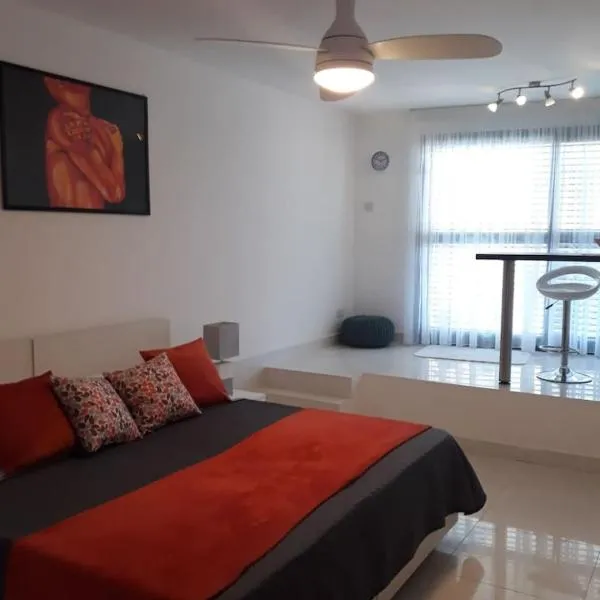 Bright and central studio near the promenade, hotel di Marsaskala