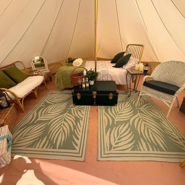 Rogarnet caravan park、Three Legged Crossのホテル