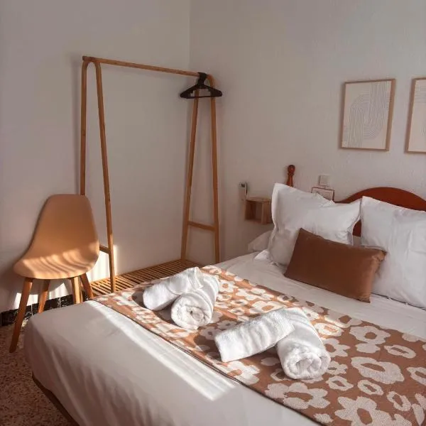 Hostal Avenida Pozo Alcón، فندق في بوثو ألكون