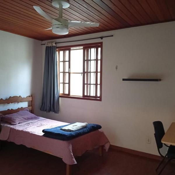 Quarto suite e sala no Centro