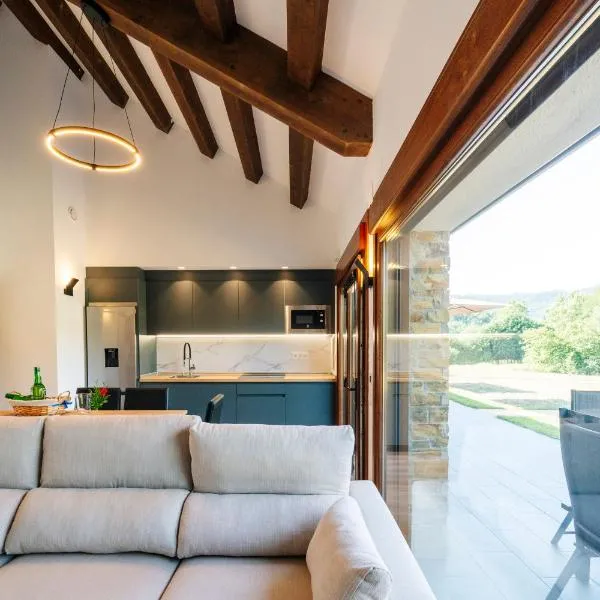 FINCA GIJON SUITES - Apartamentos con jardín y terraza privados, ubicados en un santuario natural estratégicamente situados que combinan mar y montaña con las comodidades de la ciudad, son tu base ideal para conocer Gijón y el Principado de Asturias,希洪的飯店