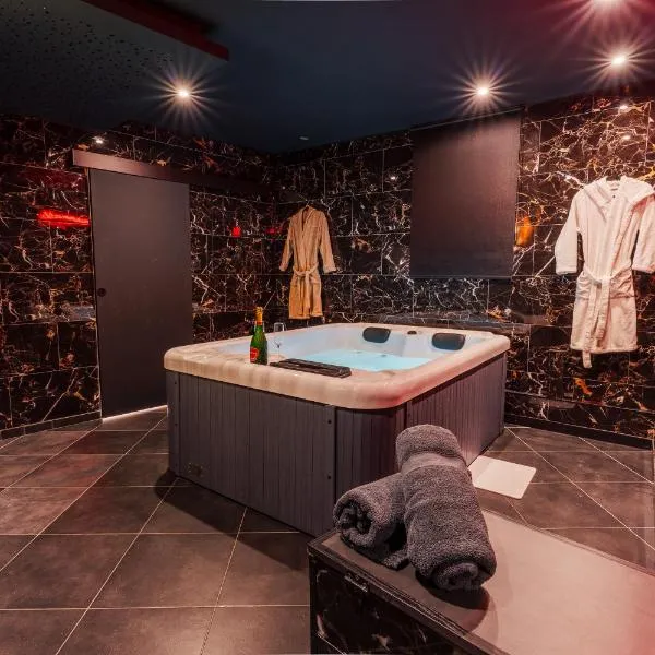 L'inavouable Love-room Jacuzzi, hotel en Marquise
