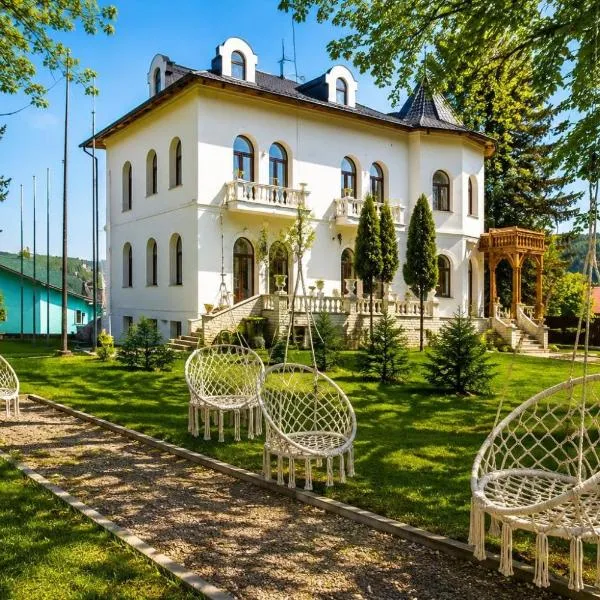 Queen's Crown Manor, hotel Predeálon
