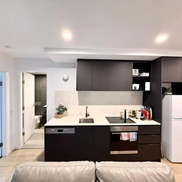 Spacious 2BR Apt in Canberra City Centre BBQ/ Pool، فندق في كانبرا