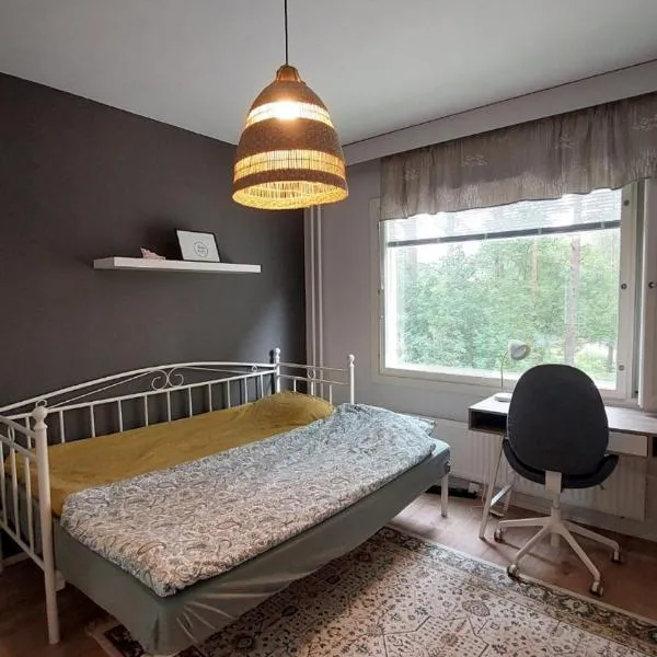 Private Room in Host-Occupied Apartment, hotel a Turku