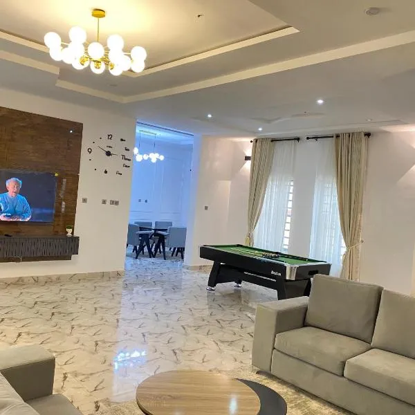 Luxe Haven - Orchid, Lekki, hotel v destinácii Lekki