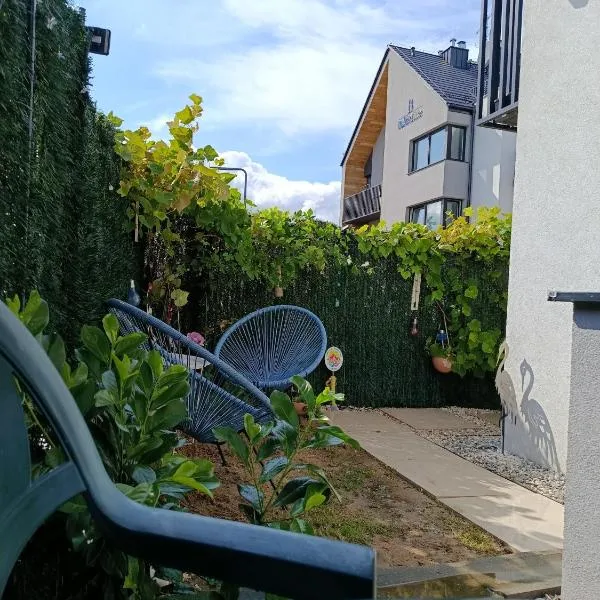 Batic Line - SUNNY PLACE - FUNNY PLACE, apartament ze słonecznym ogródkiem na Wyspie Sobieszewskiej, hotell i Gdańsk