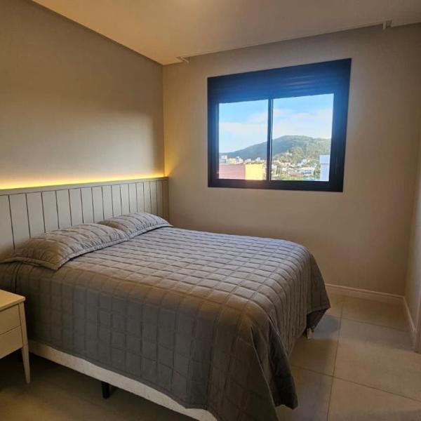 114 - Apartamento com 2 suítes, perto da praia - Foto 2
