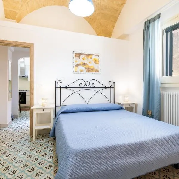 Palazzo storico ' Lu Trisciulu ' nel centro storico di Castrignano del Capo, hotel in Castrignano del Capo