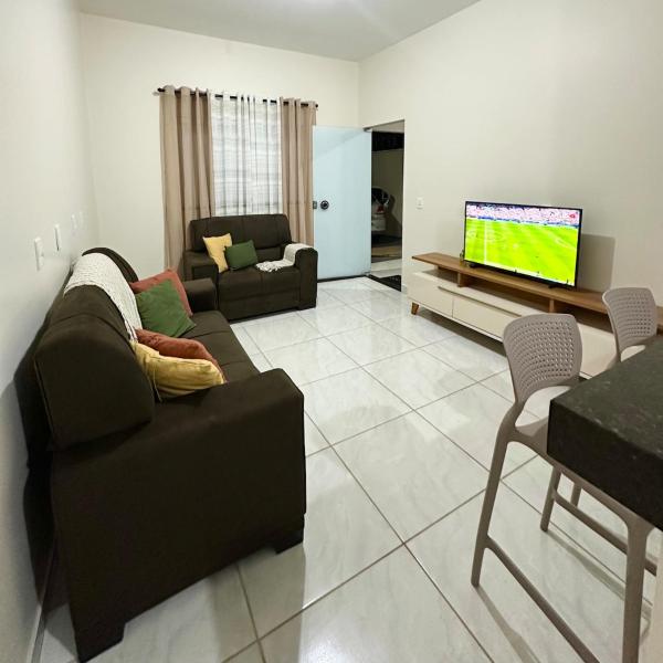 Casa completa - ar, wifi, garagem para 2 carros