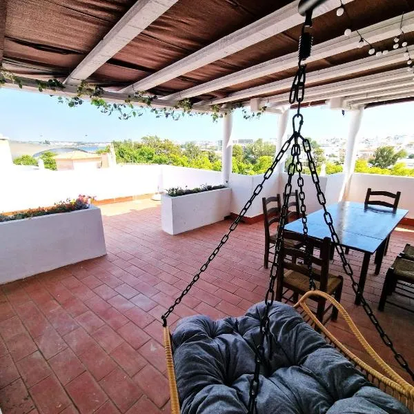 Portimão Guest House - Suites & Rooms, Rooftop River View, BBQ & AC, hotel in Portimão