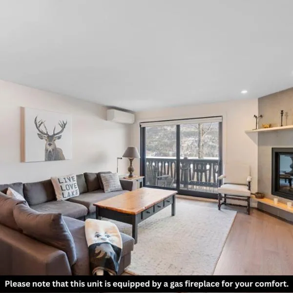 Spacious Condo with Lake and Mountain View, hotel in Mont-Tremblant