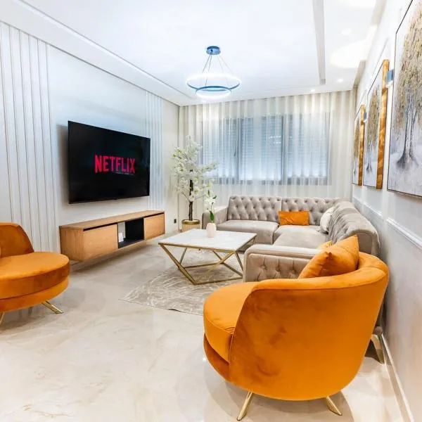 Luxury City Center Apartment with Free Parking, Hotel in Tanger