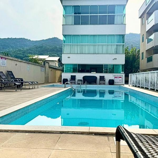 Apartamento com 2 quartos em prédio com piscina