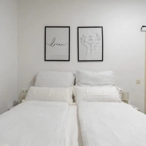 Quiet - 4 Guests - Self Check-in - Netflix - 35m2, hotel a Leoben