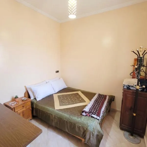 Authentic Moroccan Haven Cozy & Bright، فندق في أغادير