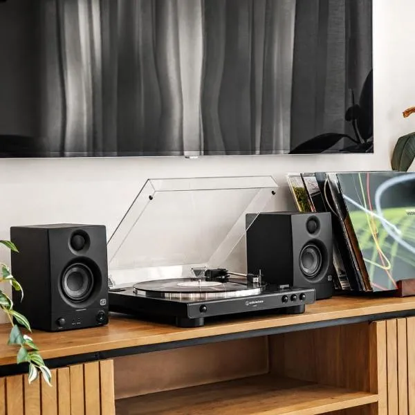 The Vinyl Abode - Free Parking & 5-Minute CBD Walk, hotel sa Melbourne
