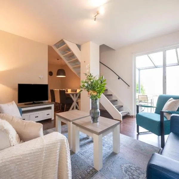 Nature retreat home in Hambachtal Holiday Park, hotel en Oberhambach