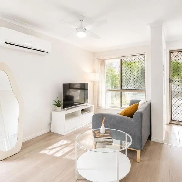 4BR Simple and Comfy Family Home between BNE and Ipswich, hotel em Bellbird Park