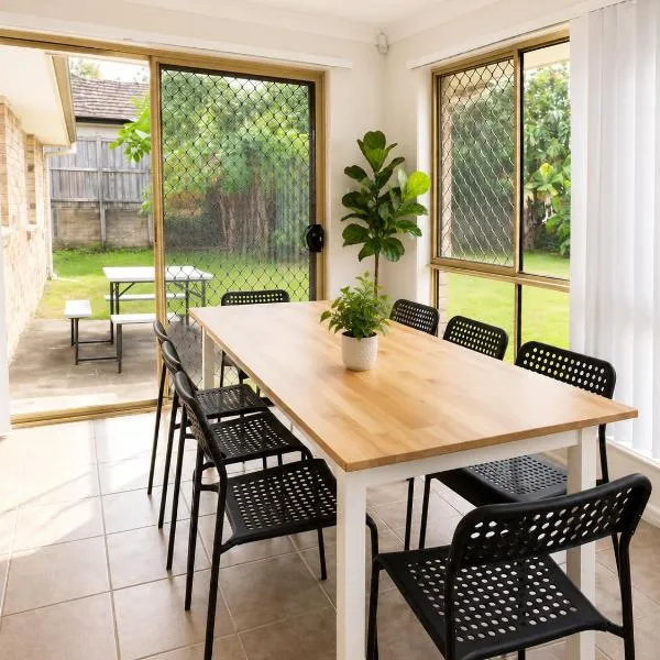 4BR Simple and Comfy Family Home between BNE and Ipswich, hotel a Bellbird Park