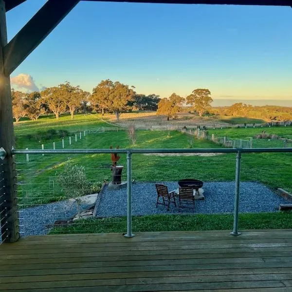 The Barn at Piney Ridge Farm - Bed & Breakfast, Hotel in Nairne