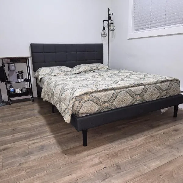 Surrey में, होटल Private modern room with separate entrance